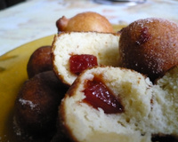 Bolinho de chuva recheado com goiabada ou banana