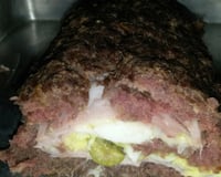 Rocambole de carne moída com queijo e presunto