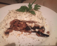 Berinjela com carne moída e bacon