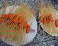 Macarrão com salsicha criativo