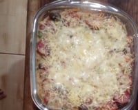 Macarronada ao molho branco com bacon e calabresa