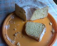 Bolo de iogurte com cobertura de limão