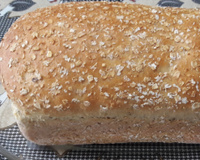 Pão de aveia, quinoa e uvas passas