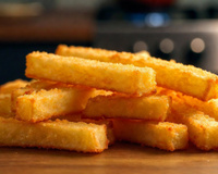 Palitos de batata frita e crocante com poucos ingredientes: é fácil de fazer e um absurdo de tão gostoso