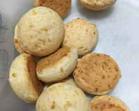 Pão de Queijo com Creme de Leite