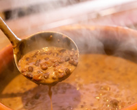 Você comete esse erro ao cozinhar o feijão? Essa combinação pode ser perigosa!