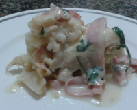 Couve-flor recheada com queijo minas ao molho branco