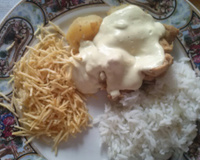 Filé de frango com molho de creme de leite e mostarda