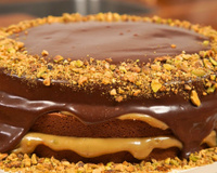 Bolo de chocolate com pistache