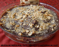 Delícia de chocolate, coco, damasco e castanhas-de-cajú