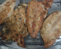 Peixe empanado assado