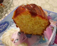 BOLO DE FUBÁ COM  GOIABADA E COCO