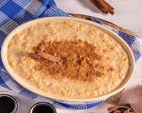 Descobri um jeito de fazer arroz doce com açúcar queimado que deixa a sobremesa muito mais gostosa