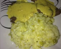 Filé mignon ao molho de mostarda com risoto de alho-poró