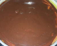 Bolo de cenoura com calda de nutella