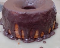 Bolo de laranja com cobertura de chocolate