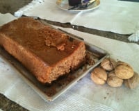 Bolo saudável com nozes e mel