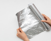 Achei que era esquisito, mas minha vida mudou desde que passei a enrolar o braço no papel-alumínio toda noite