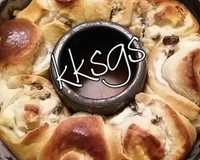 Pão doce recheado com ricota e uvas passas