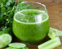 Este é o suco verde perfeito para baixar o açúcar no sangue: você pode prepará-lo em poucos minutos.