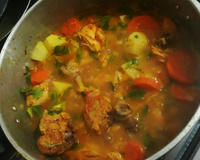 Coxa e sobrecoxa ao leite de coco com batatas