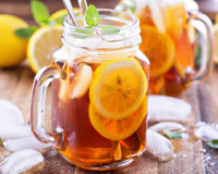 Refresque-se com deliciosos chás gelados neste verão