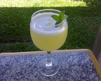 Suco de abacaxi com hortelã