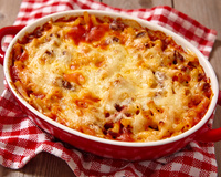 Esse macarrão de travessa é amor à primeira mordida: receita da minha mãe é preparada em pouco tempo e é deliciosa