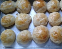 Pão de batata recheado com requeijão