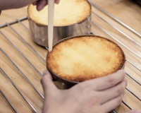 Como desenformar bolos e tortas sem sufoco: aprenda já esse truque fácil e prático!