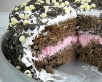 Bolo de chocolate com mousse de danoninho