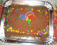 Bolo de chocolate com recheio de beijinho e pêssego