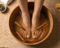 Vale a pena lavar os pés com canela? Veja se o truque funciona mesmo ou se não passa de um mito