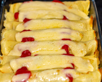 Panqueca de carne moída de forno para o almoço ou jantar: massa fininha, recheio suculento e fácil de montar