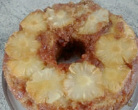 Bolo de banana com abacaxi