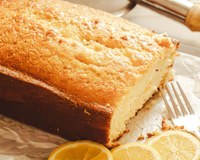 Um bolo macio e fresco, com um sabor delicado: bolo mágico de limão sem glúten e sem açúcar!