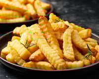 Suas batatas fritas ficarão perfeitas e crocantes com esse truque do TudoGostoso que faz toda a diferença