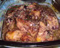 Coxa e sobre coxa de frango assada ao vinho