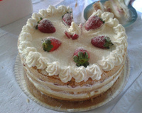 Naked cake de morango com massa de fécula