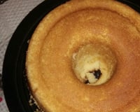 Bolo de farinha de trigo cremoso