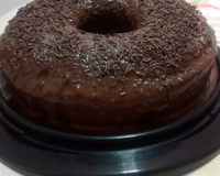Bolo de chocolate com cobertura