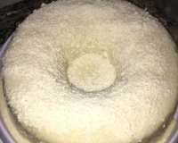 Bolo de tapioca com calda