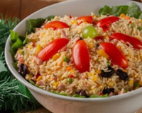 Arroz natalino é o acompanhamento da ceia para os atrasados de plantão, feito com ingredientes que todo mundo tem em casa