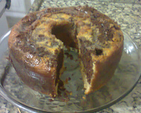 Bolo mesclado de coco e chocolate