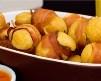 Medalhão de mandioca empanado