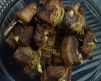 Costelinha de javali acebolada