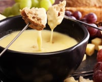 Fondue de queijo fácil e delicioso