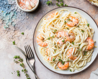 Talharim com frutos do mar e molho branco