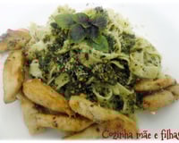 Macarrão ao pesto de manjericão