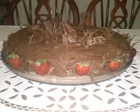 Bolo de chocolate com morango
